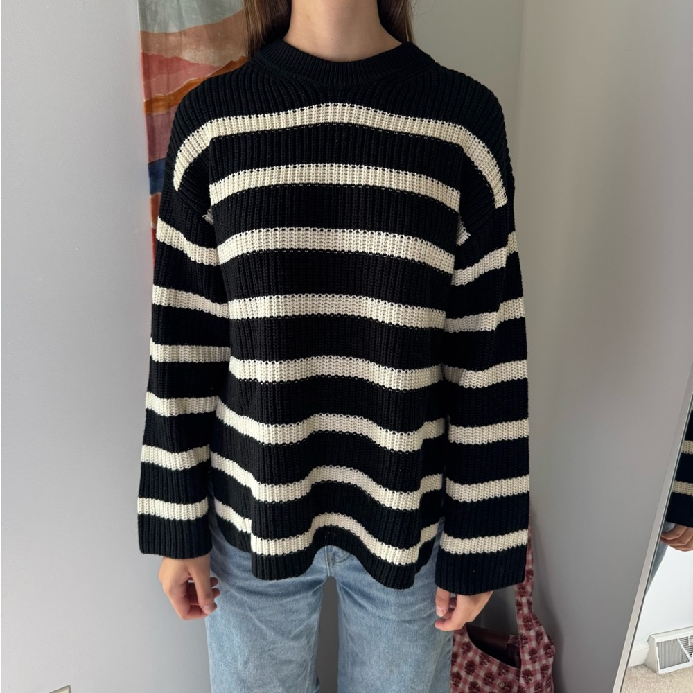 H&M Black and White Crew Neck Sweater with Ribbed Texture